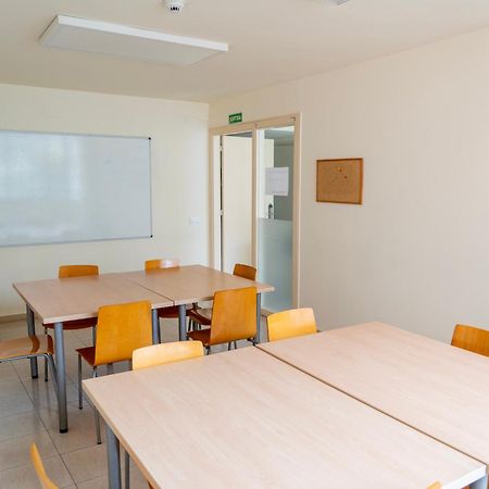 Apartaments Turistics Residencia Vila Nova Виланова-и-ла-Желтру Экстерьер фото
